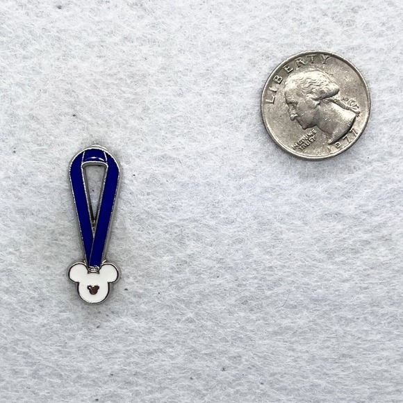 🔮 5/$25 Disney Blue Mickey Lanyard Pin - Picture 2 of 3